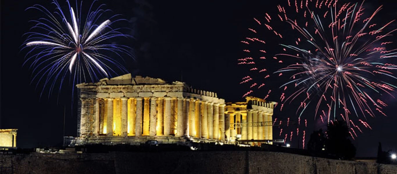 Η γιορτινή Αθήνα απο ψηλά (βίντεο)